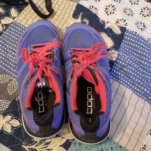 Topo running shoes/almost new!